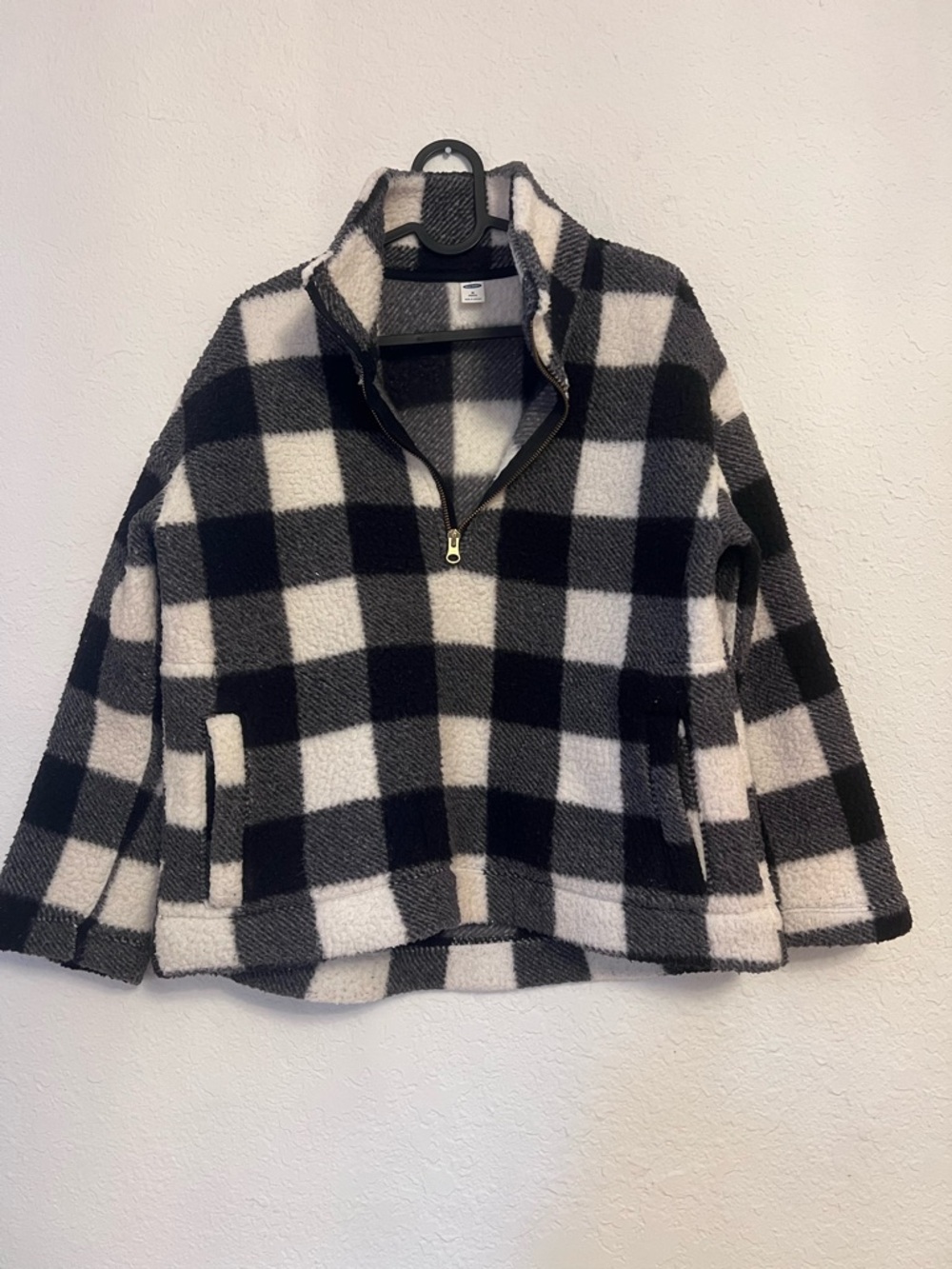 Women’s Old Navy Black & White Buffalo Plaid Fleece Jacket
